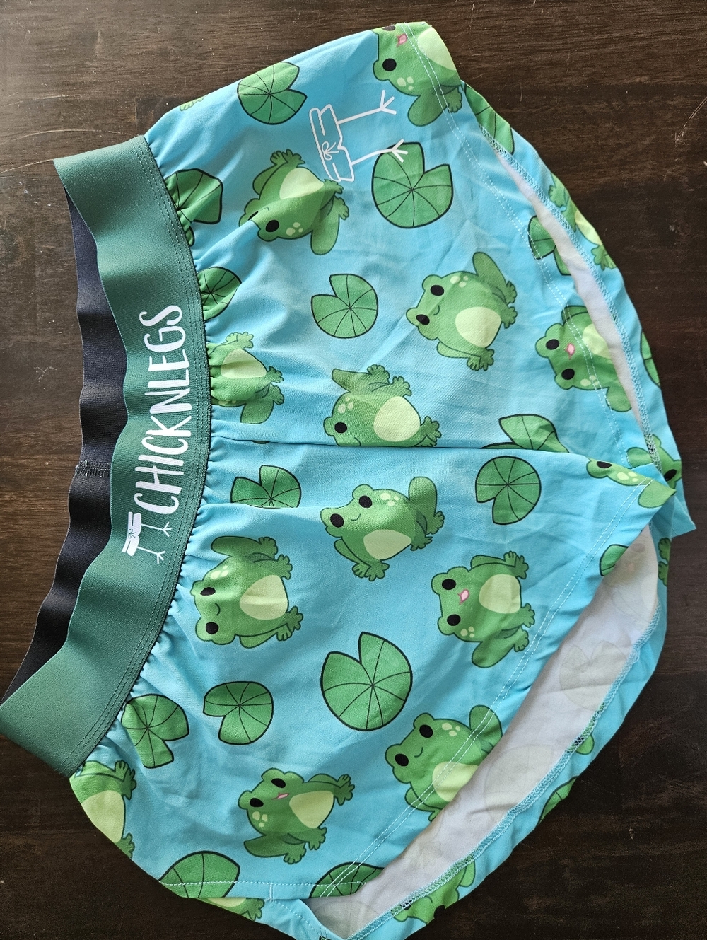 ChicknLegs Women's Athletic Shorts - Green Frog Print